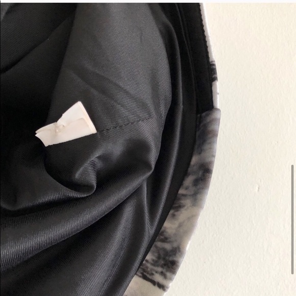 ZARA Marble Asymmetric Zip Mini Skirt Size Large - Picture 5 of 5